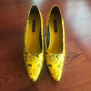 Yellow comic heels. Splash brand size 8- 81/2